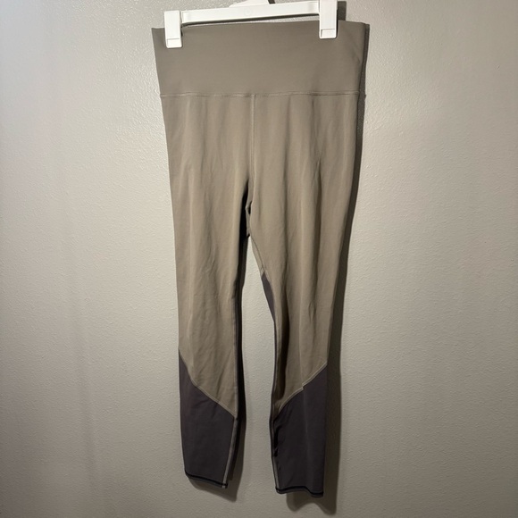 Vuori Color Block Studio Leggings Cloud Olive - Picture 2 of 6